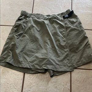 Columbia Olive Green Women's skort sz L